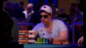 Luke Schwartz Barreling vs Roberto Romanello