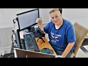 Jaime Staples VLOG: Building Our Battle Stations!!!